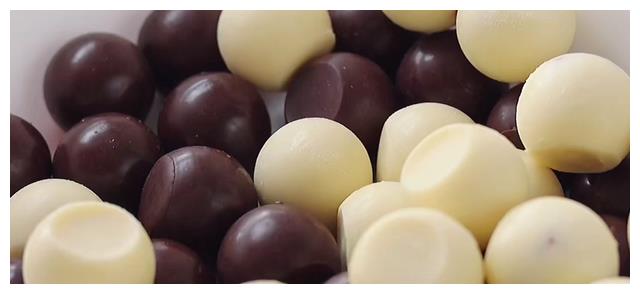 夏季吃小零食,巧克力山楂球的做法,周末在家做,美味又簡(jiǎn)單